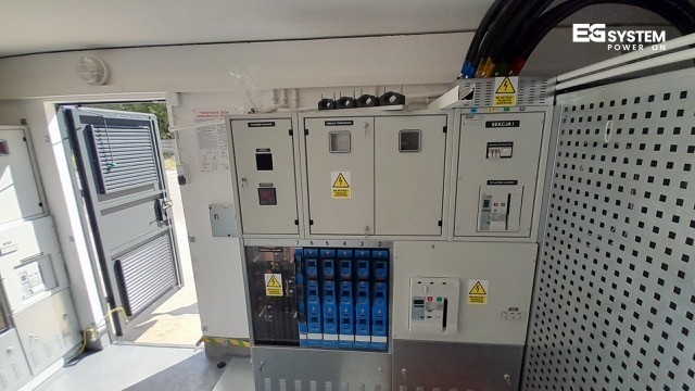 Schemat rozmieszczenia urządzeń w stacji transformatorowej wnętrzowej.